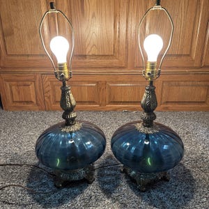 Beautiful Vintage Blue Glass Hollywood Regency Mid Century Lamp Work Set 2 Globe