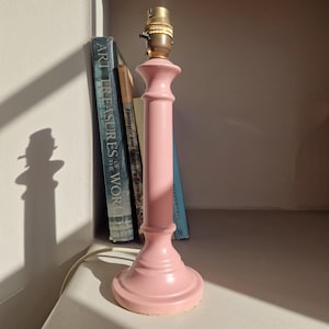 Vintage Ceramic Table Lamp in Dusky Pastel Pink with Brass Bayonet Bulb Holder